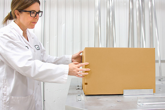 Cascades scientist performing a test on a corrugated box